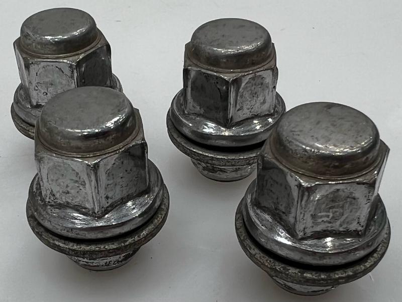 2013 Toyota Prius Lug Nuts