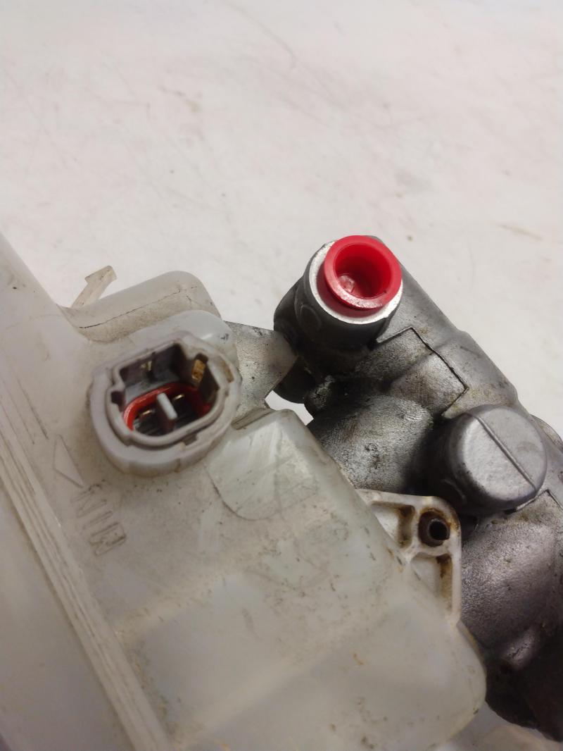 2007 - 2011 Toyota Camry Brake Master Cylinder OEM 4720106430