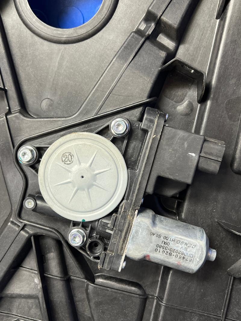 2018 Kia Soul Front Door Regulator