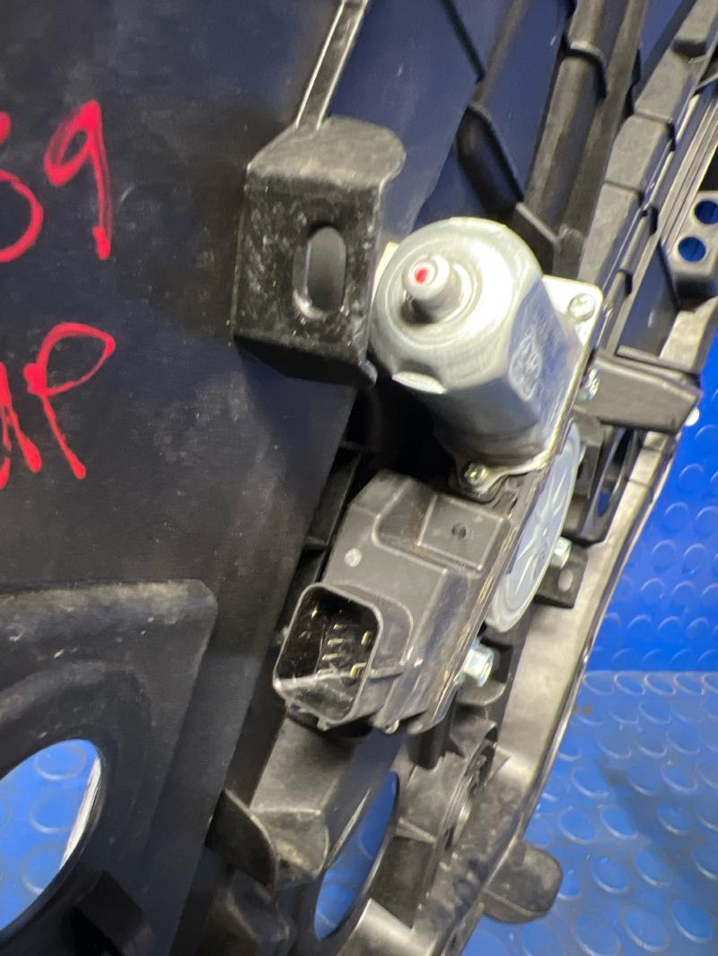 2018 Kia Soul Front Door Regulator