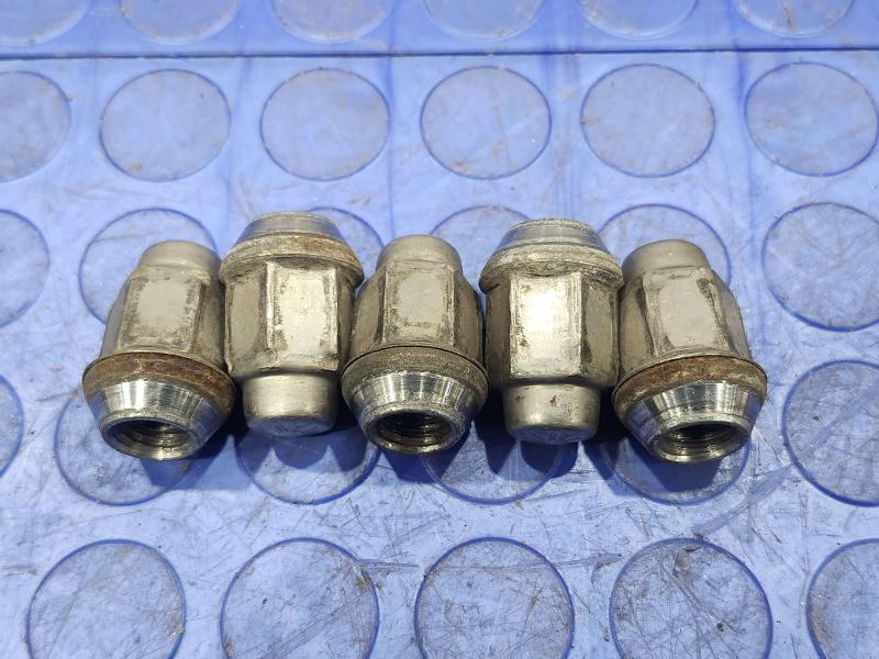 2009 Chevrolet Malibu Lug Nuts