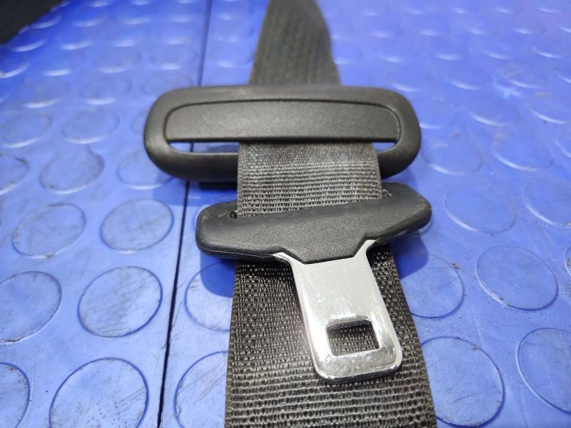 2015 Chrysler 200 Rear Seat Belt