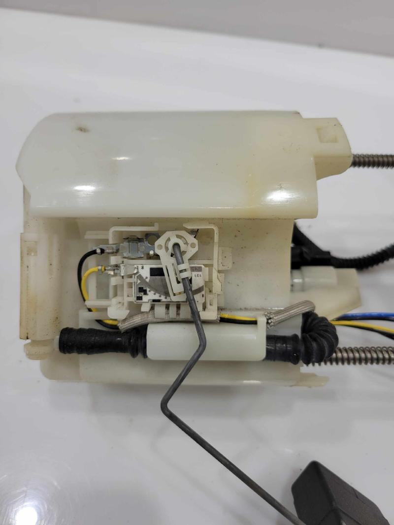 2006 - 2011 Honda Civic Sedan Fuel Pump Assembly OEM 17045SNAA00