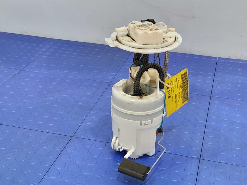 2012-2013 Kia Sorento 2.4L Tank Mounted Fuel Pump Assembly OEM 311101U300