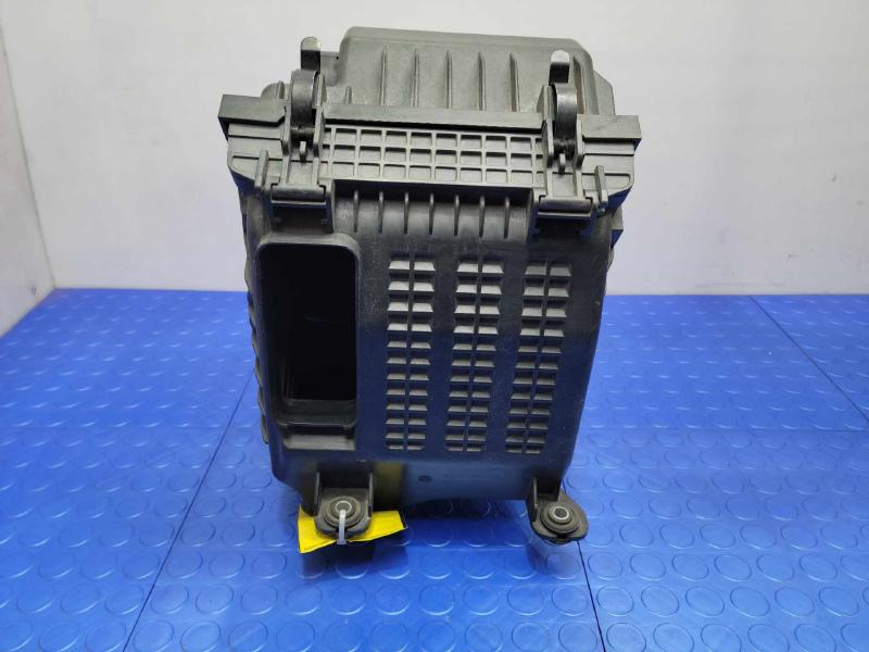 2013 Hyundai Santa Fe Air Cleaner