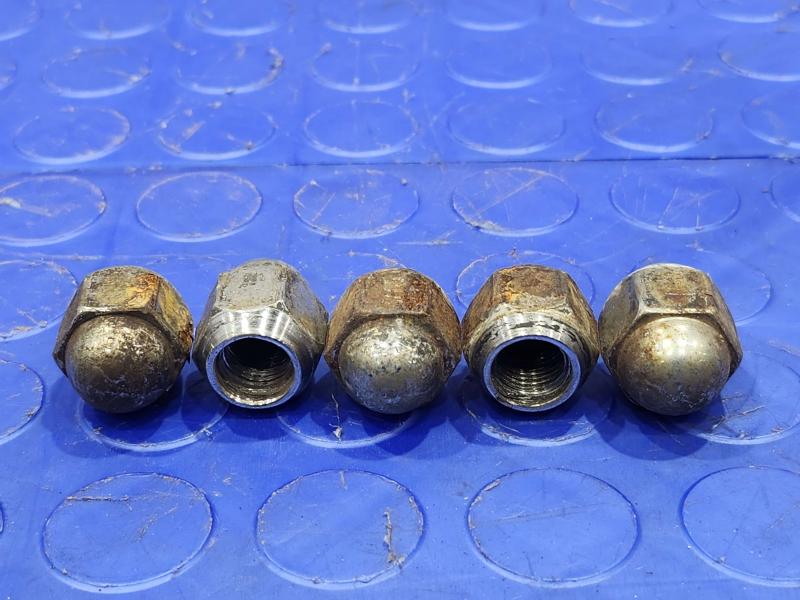 2009 Subaru Forester Lug Nuts