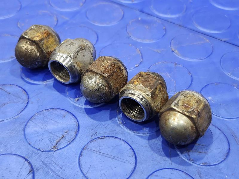 2009 Subaru Forester Lug Nuts