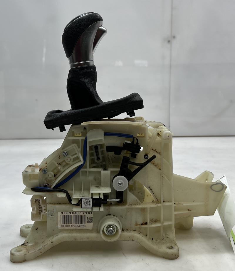 2015 - 2017 Hyundai Sonata Automatic Gear Shifter Assembly OEM 46700-C2300