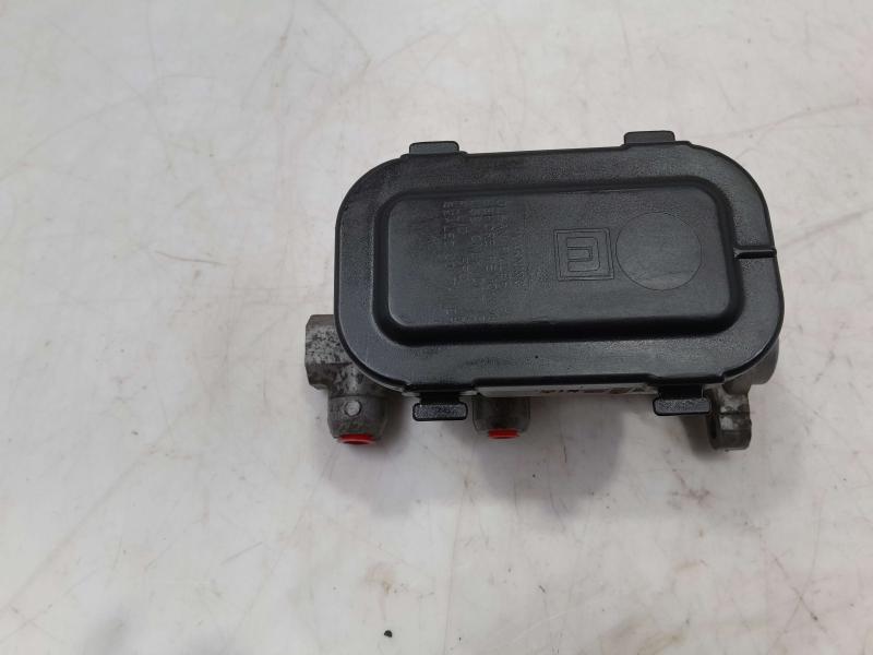 1988 Chevrolet Silverado 1500 Master Cylinder