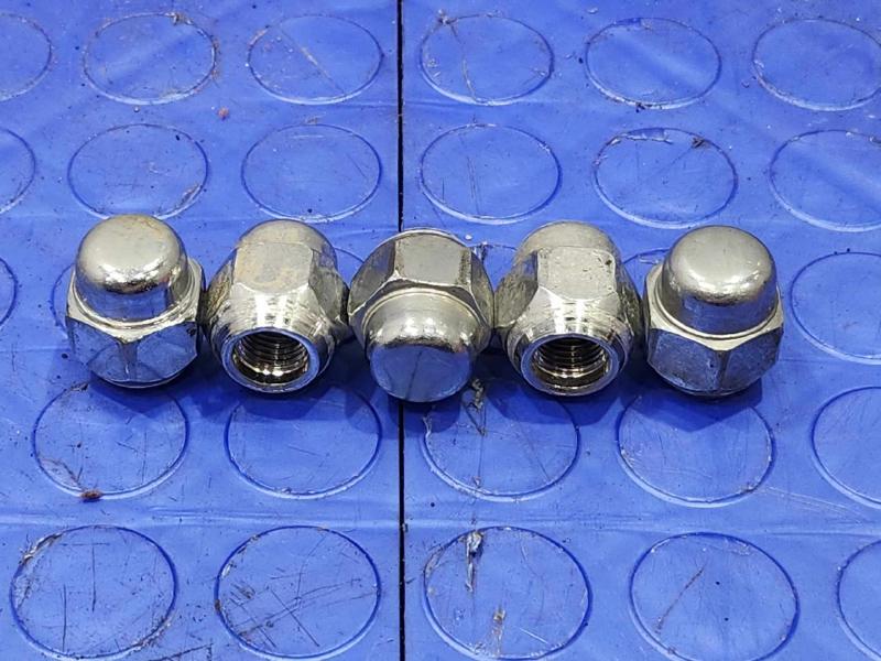 2021 Nissan Sentra Lug Nuts
