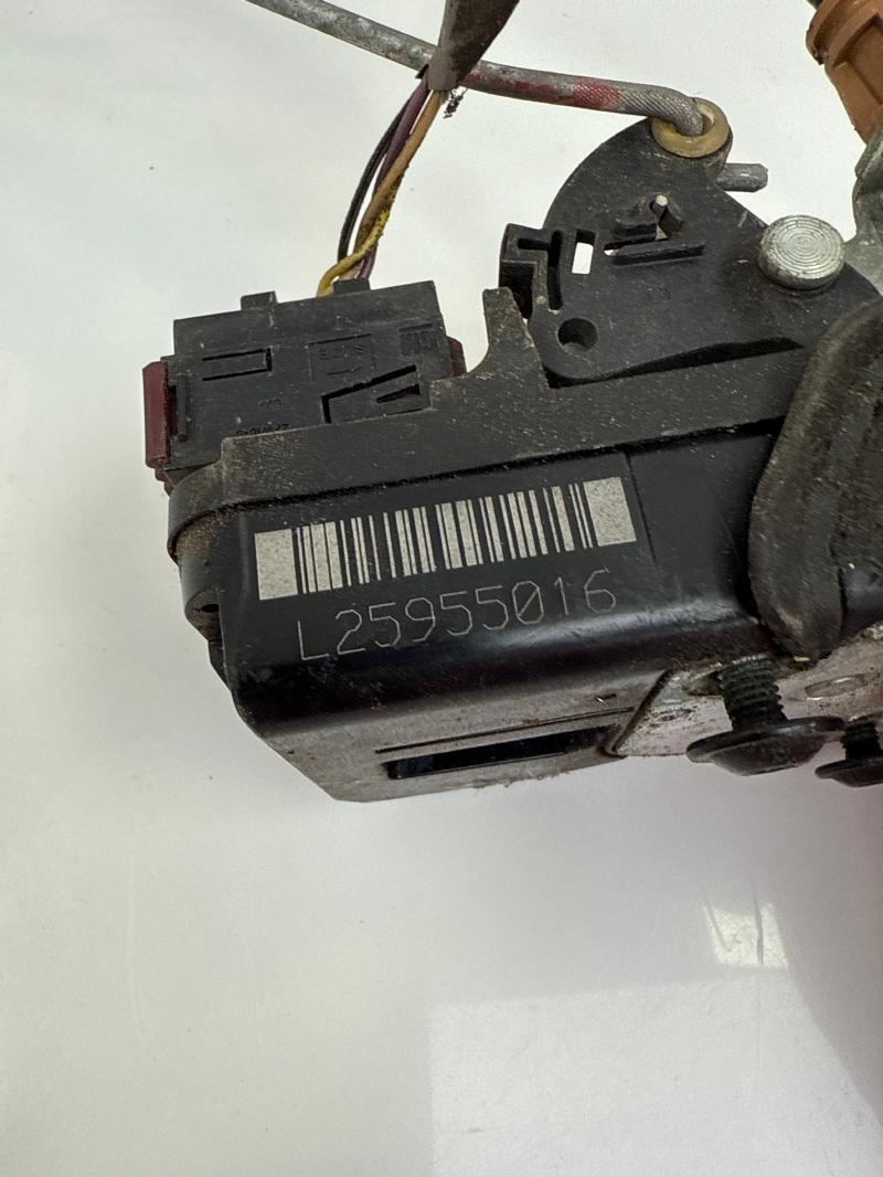 2010 Chevrolet Tahoe Front Door Latch