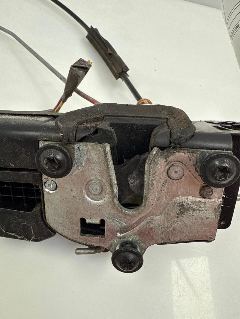 2010 Chevrolet Tahoe Front Door Latch