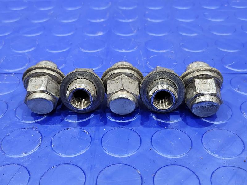 2013 Toyota Prius Lug Nuts