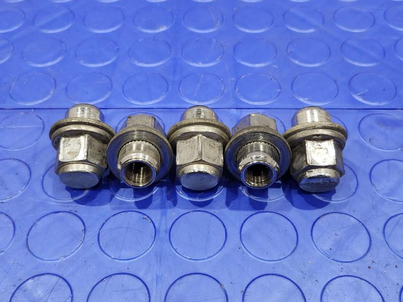 2013 Toyota Prius Lug Nuts