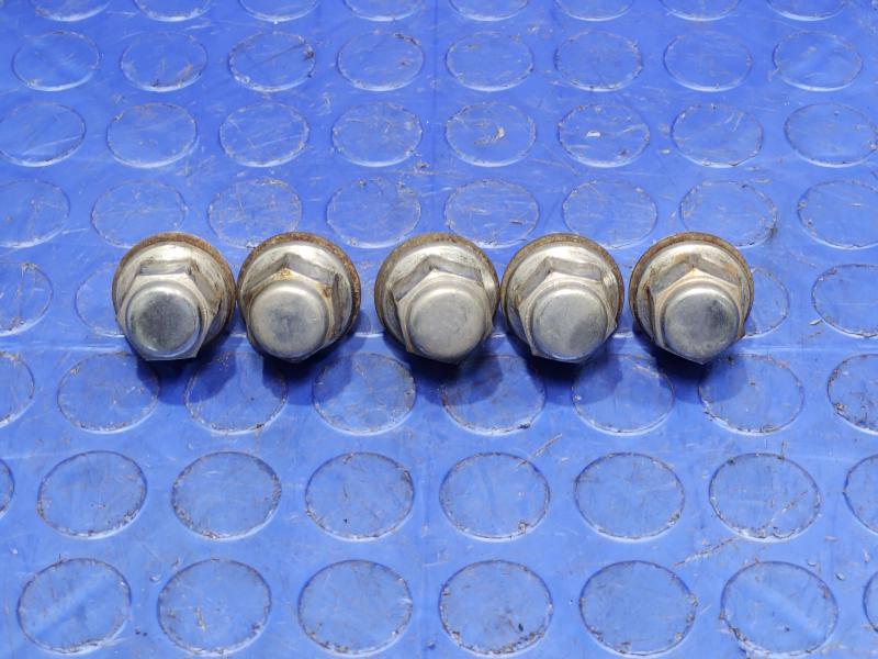 2013 Toyota Prius Lug Nuts