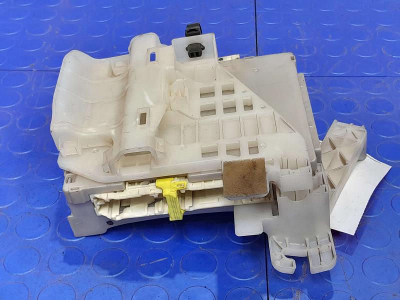 2010-2011 Toyota Prius Driver Instrument Panel Junction Block OEM 82730-47451