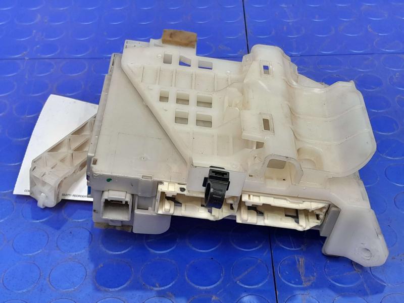2010-2011 Toyota Prius Driver Instrument Panel Junction Block OEM 82730-47451