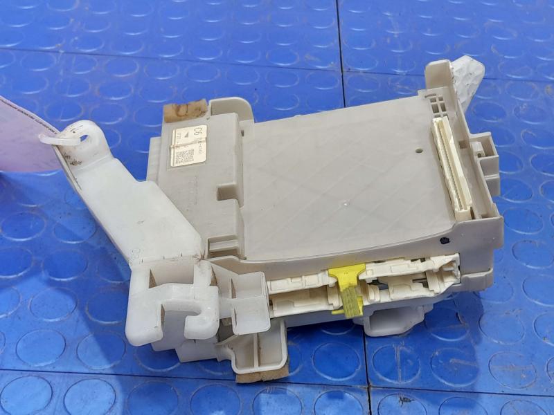 2010-2011 Toyota Prius Driver Instrument Panel Junction Block OEM 82730-47451