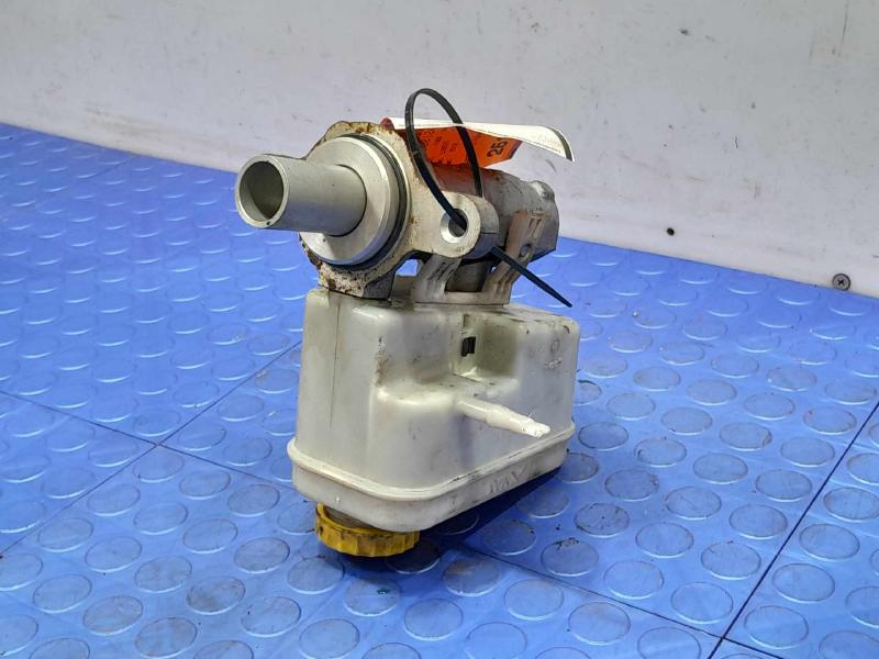2012 Jeep Liberty Brake Master Cylinder Assembly Genuine OEM Part 68045998AB