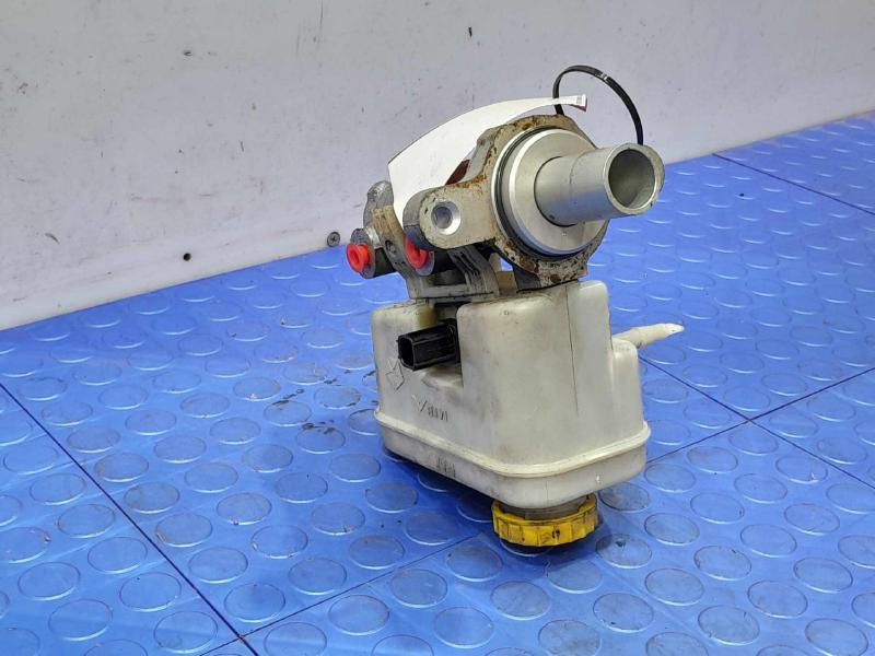 2012 Jeep Liberty Brake Master Cylinder Assembly Genuine OEM Part 68045998AB