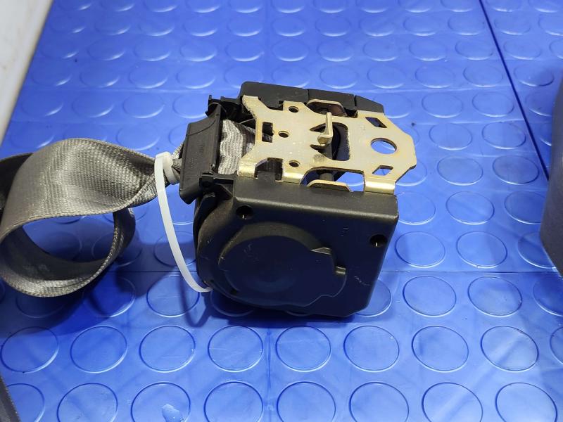 2005 Volkswagen Jetta Rear Seat Belt