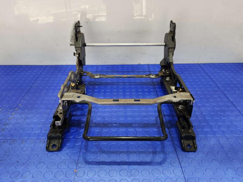 2010 Kia Rio Seat Track