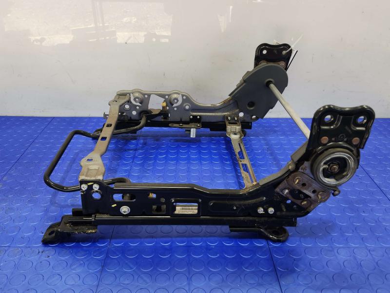 2010 Kia Rio Seat Track