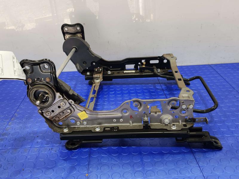 2010 Kia Rio Seat Track