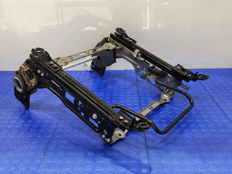 2010 Kia Rio Seat Track