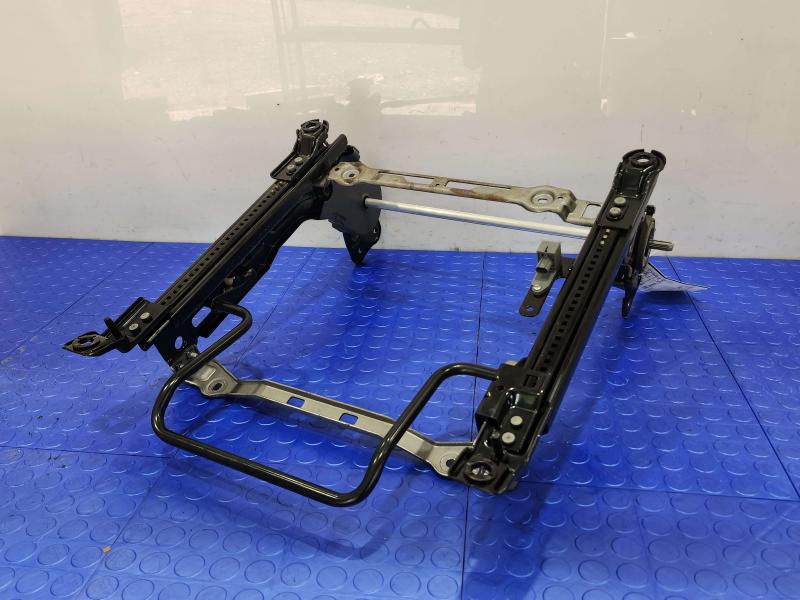 2010 Kia Rio Seat Track