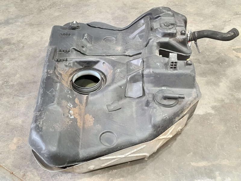 2000 Mitsubishi Eclipse Fuel Tank Assembly
