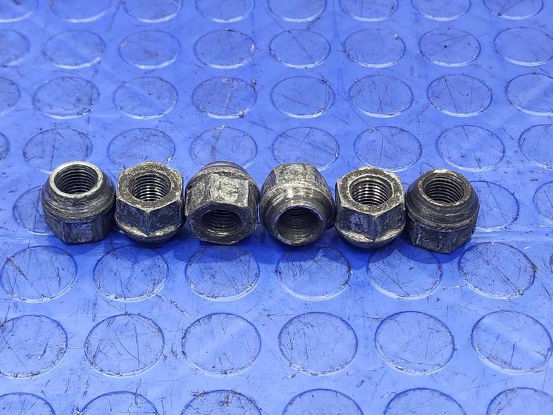 2007 Cadillac Escalade ESV Lug Nuts