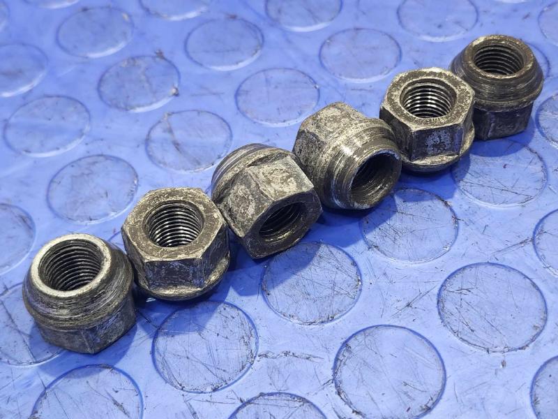 2007 Cadillac Escalade ESV Lug Nuts