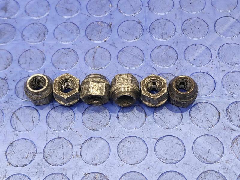 2007 Cadillac Escalade ESV Lug Nuts