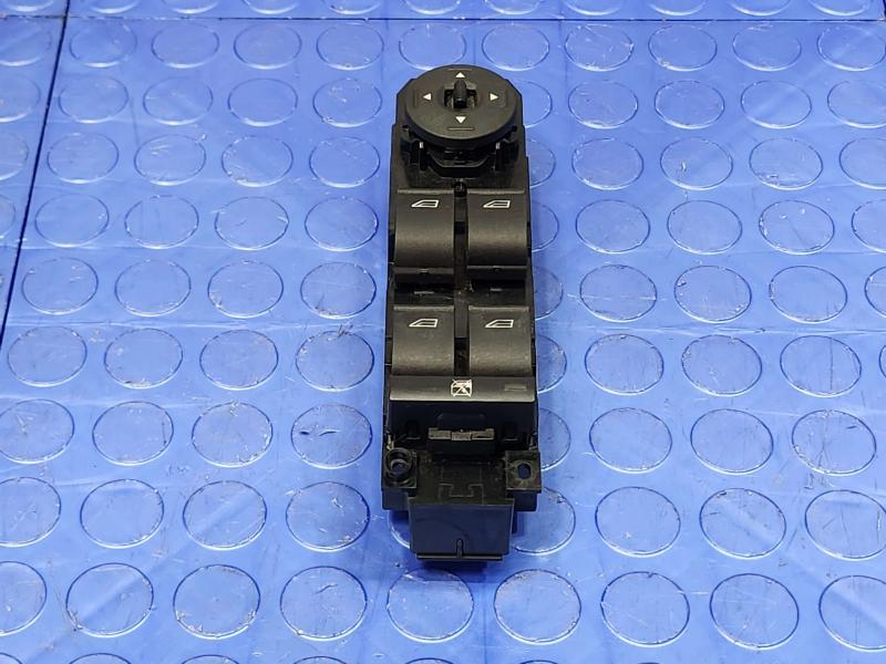 2014 Ford Focus Door Switch Front