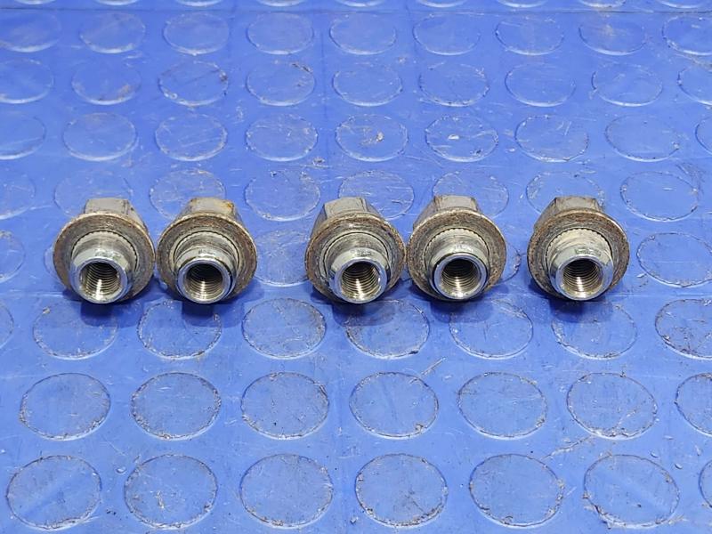 2013 Toyota Prius Lug Nuts