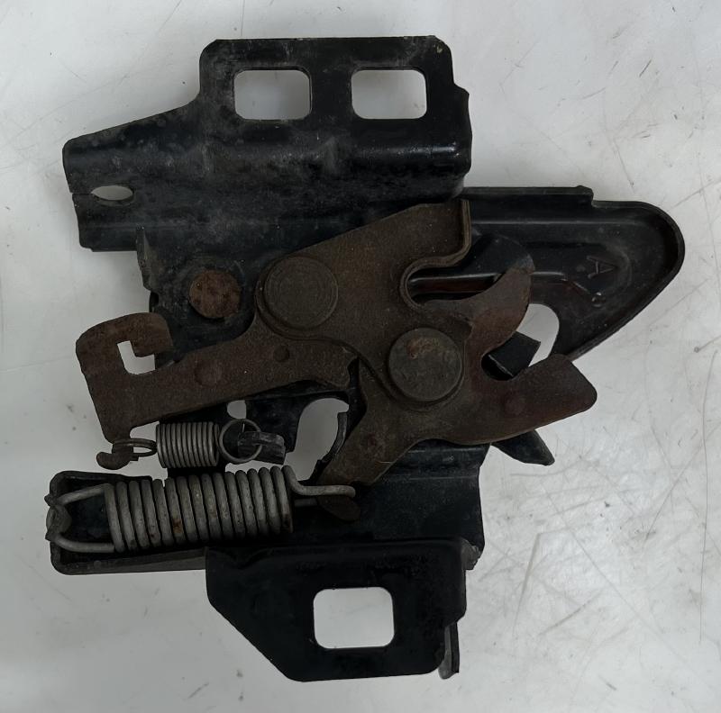 1999 - 2007 Chevy Silverado GMC Sierra Classic Hood Latch OEM 15756432
