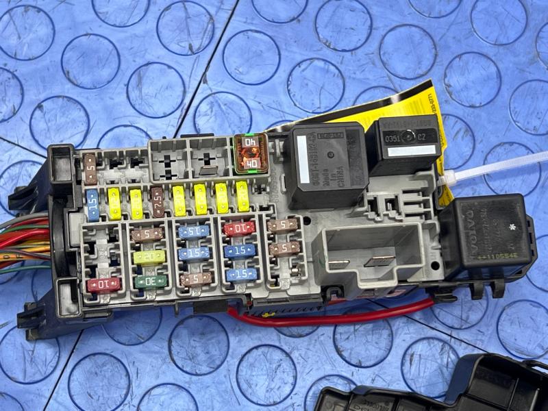 2011-2016 Volvo S60 Dash Mounted Fuse Box Relay Junction Block OEM 13800159