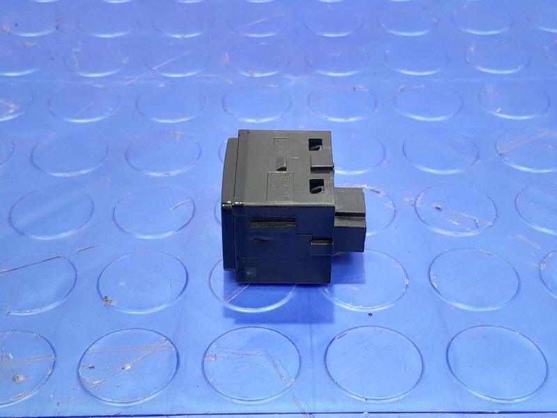 2017-2019 Jaguar XE Driver Door Lock Control Switch Genuine OEM T2H4025
