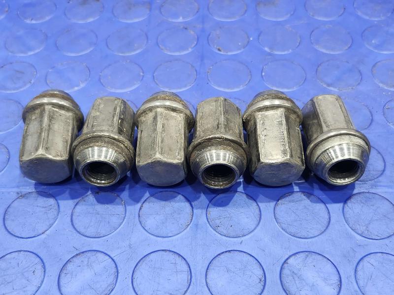 2015 GMC Yukon XL Lug Nuts