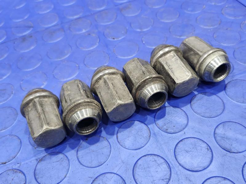 2015 GMC Yukon XL Lug Nuts