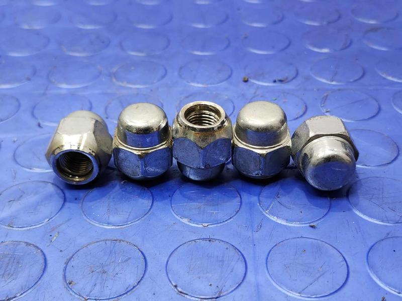 2015 Nissan Leaf Lug Nuts