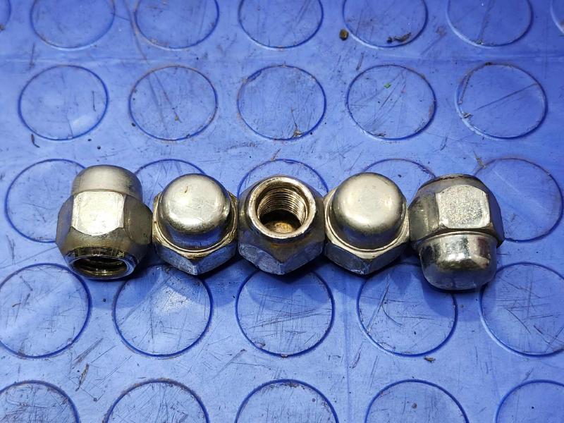 2015 Nissan Leaf Lug Nuts