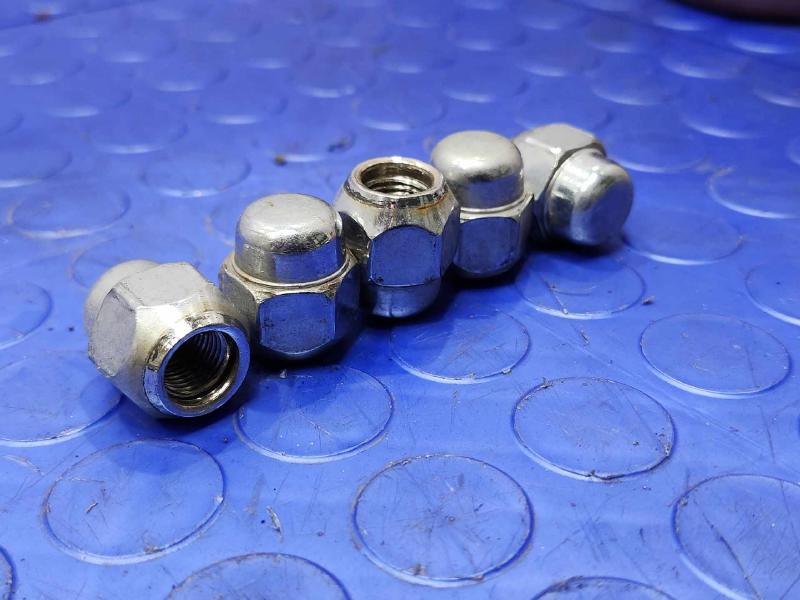 2015 Nissan Leaf Lug Nuts