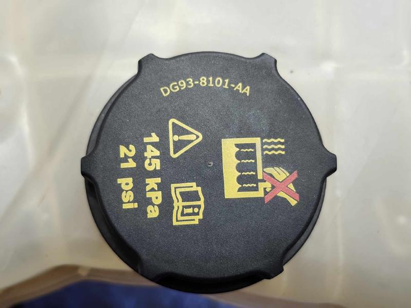 2014 Ford Fusion Coolant Recovery Bottle