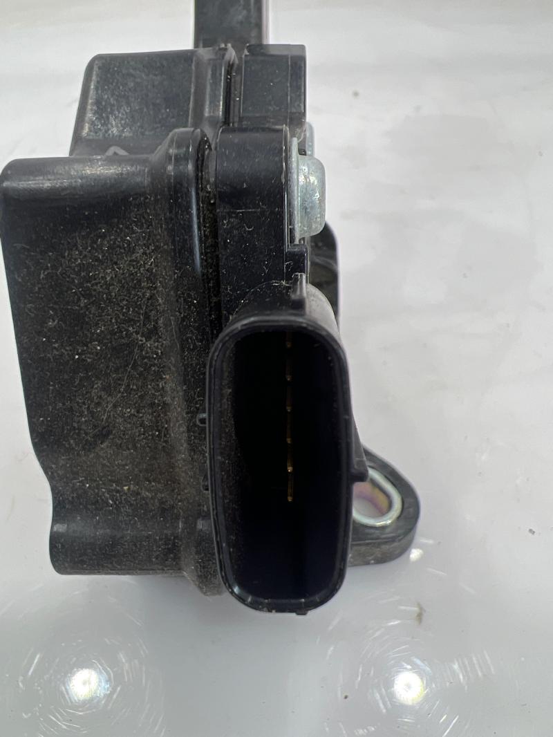 2011 - 2015 Toyota Prius Accelerator Pedal Assembly w/ Sensor OEM 78110-12050