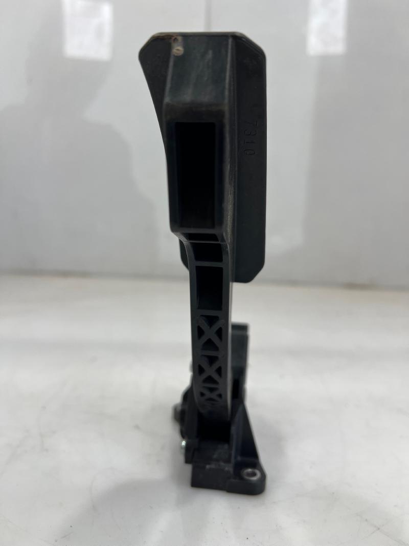 2011 - 2015 Toyota Prius Accelerator Pedal Assembly w/ Sensor OEM 78110-12050