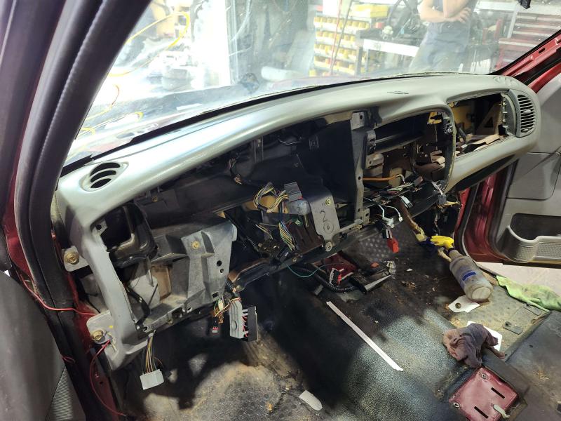 2004 Ford Explorer Dash Panel