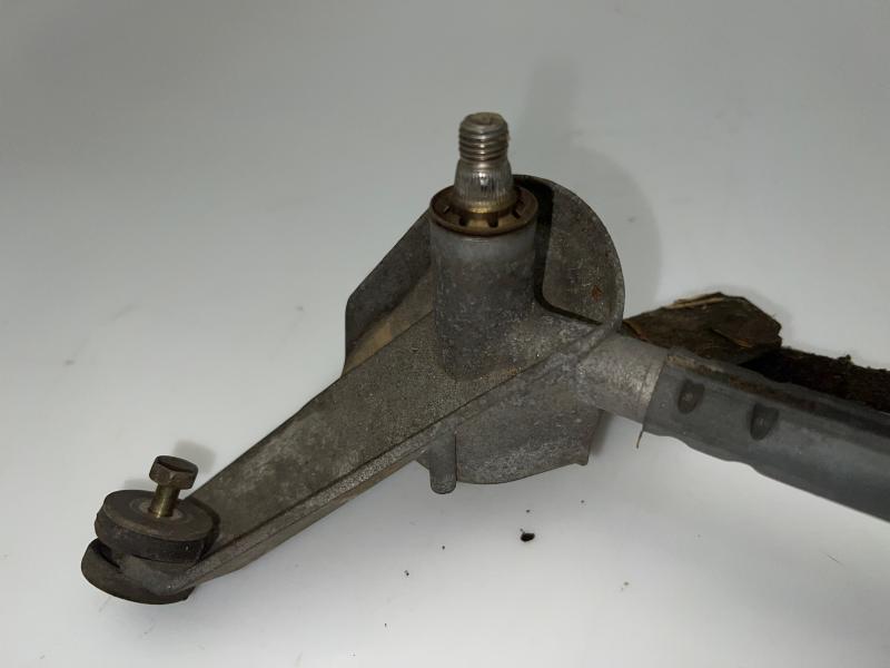 2001 - 2005 Toyota Rav4 Windshield Wiper Linkage OEM 8515042090