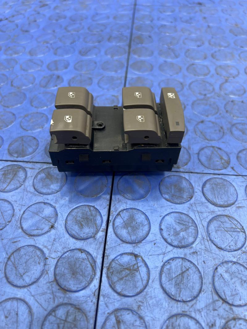 2018 Chevrolet Cruze Door Switch Front